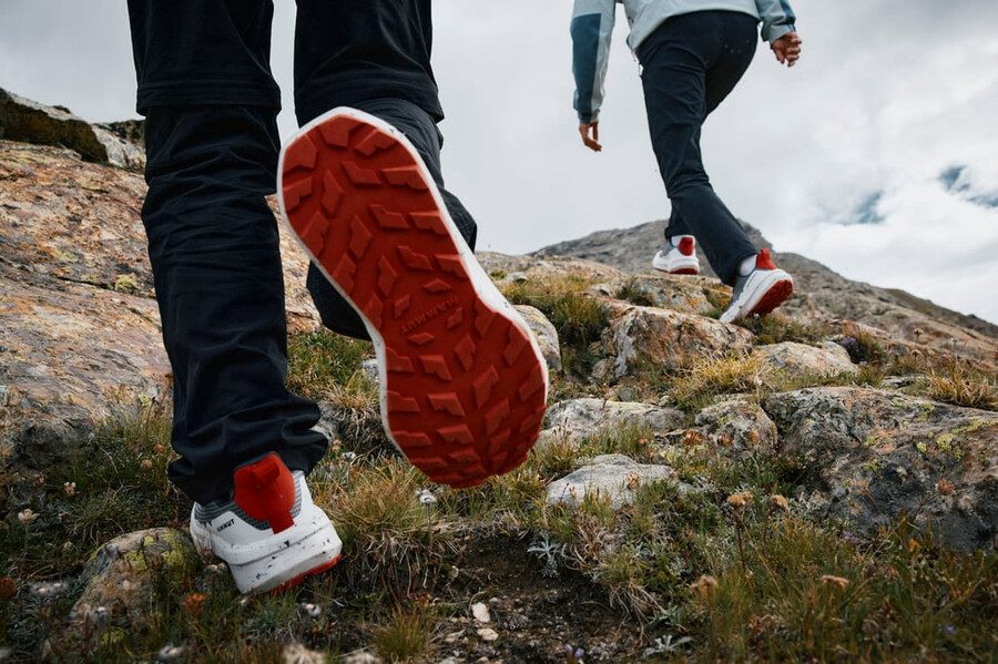 aenergy swiss hike low dame mammut rød
